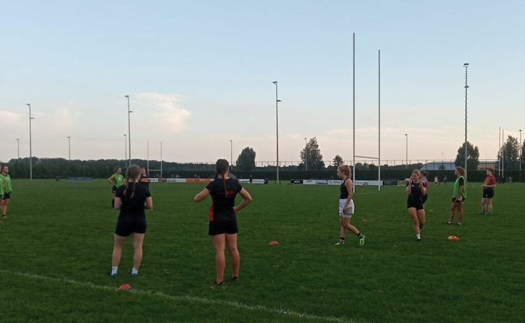 naar werving spelers voor senior academy programma dames seizoen 2022-2023