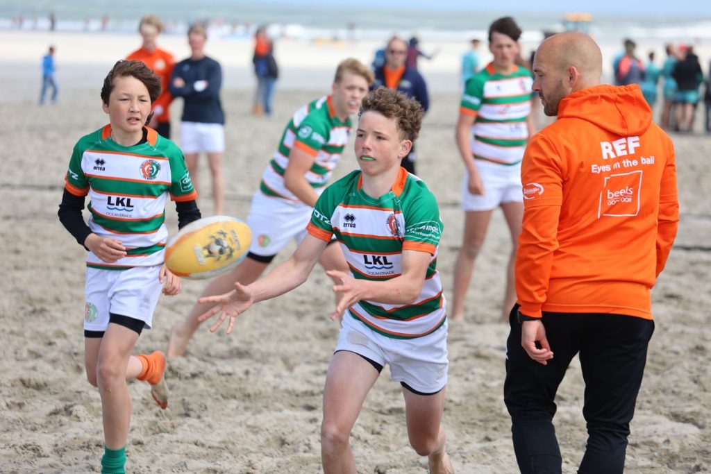 naar Internationaal Jeugdbeachrugby toernooi Hoek van Holland